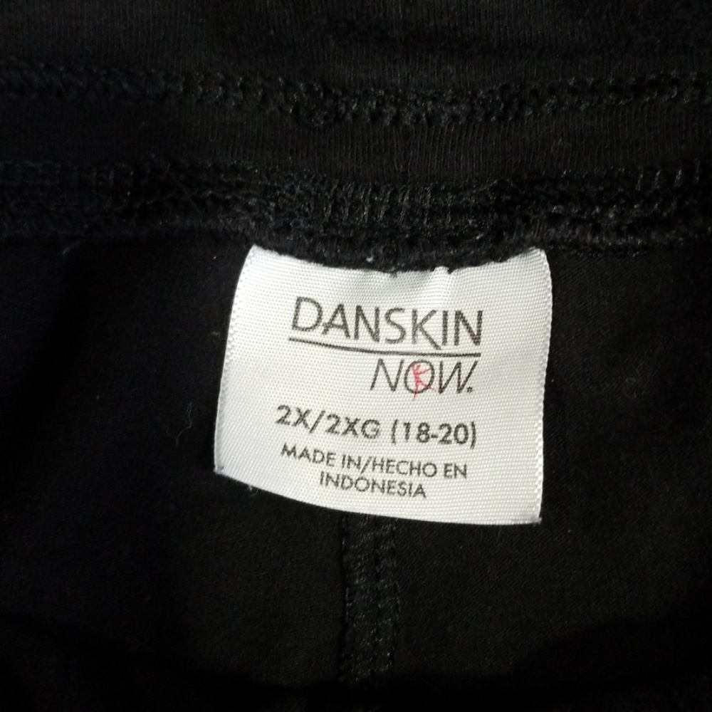 Black 2x capris